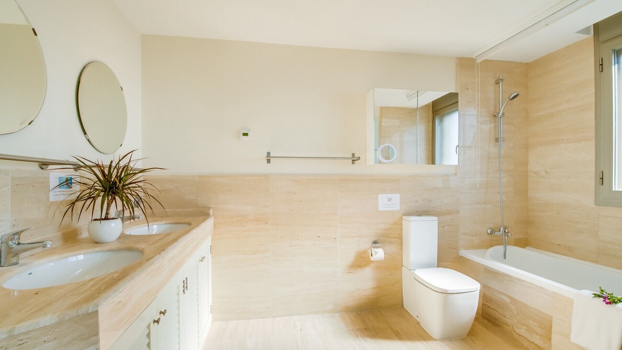 Photo of Bathroom in Alcanada