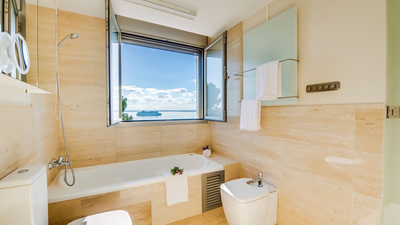 Photo of Bathroom in Alcanada