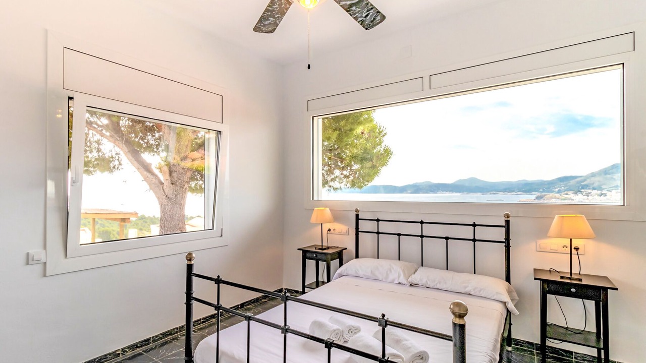 Photo of Bedroom in Llanca