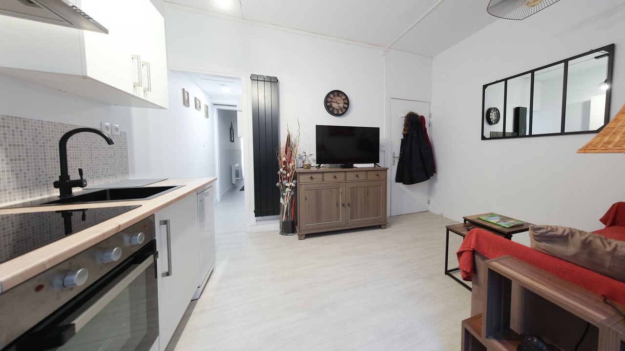 Photo of Kitchen in Lens