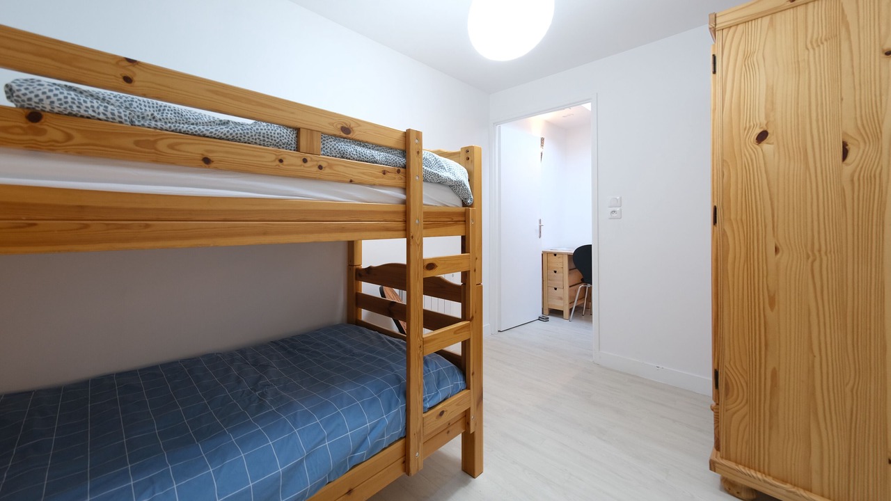 Photo of Bedroom in Lens