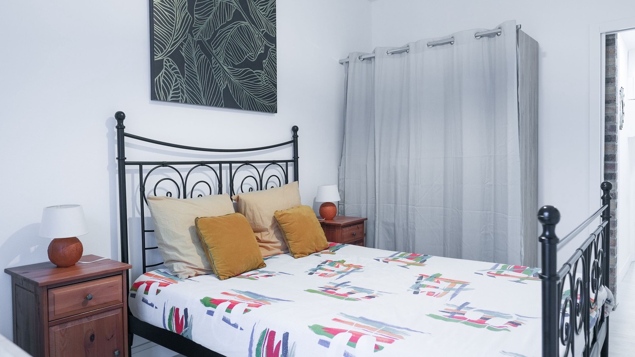 Photo of Bedroom in Lens
