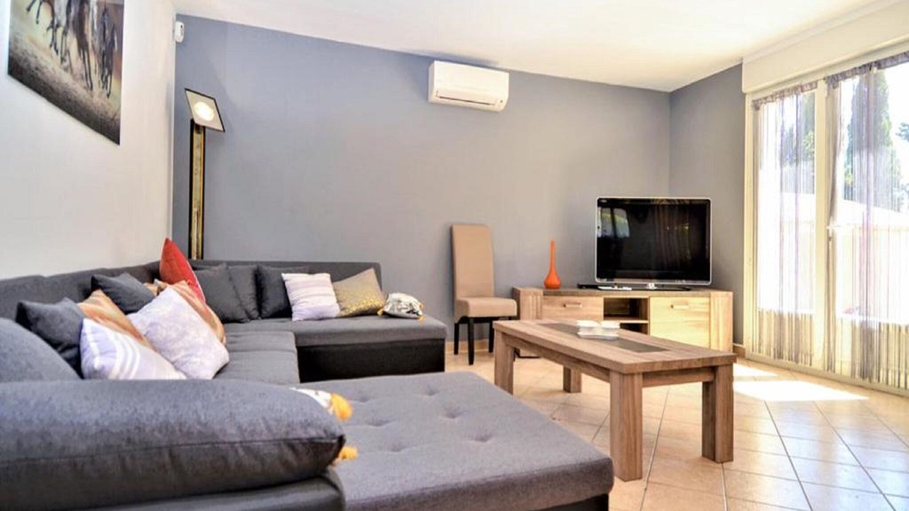 Photo of Livingroom in Saint-Laurent-La-Vernede