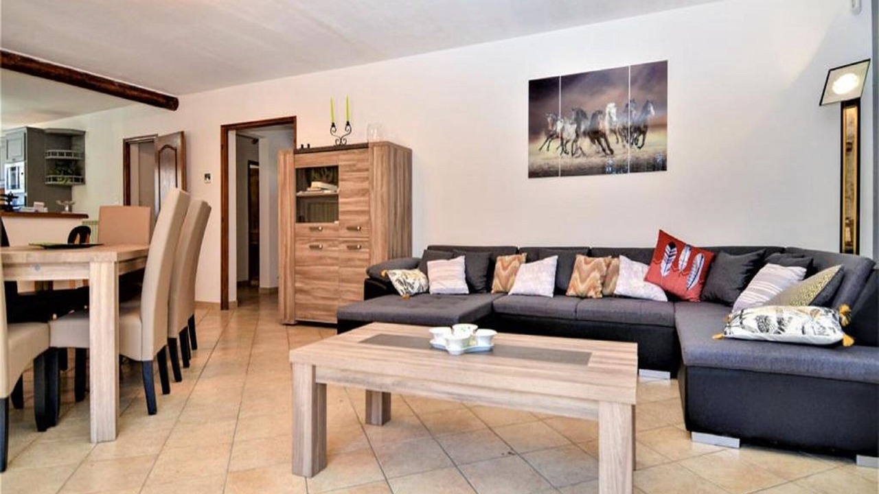 Photo of Livingroom in Saint-Laurent-La-Vernede