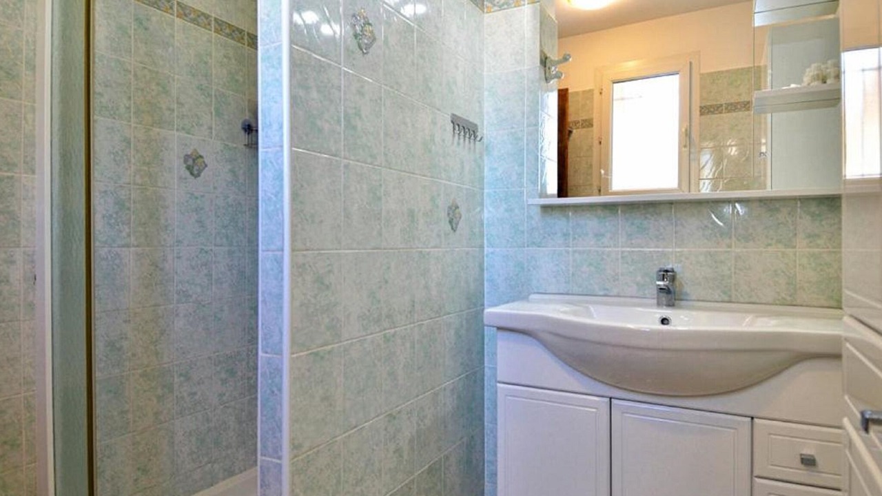 Photo of Bathroom in Saint-Laurent-La-Vernede