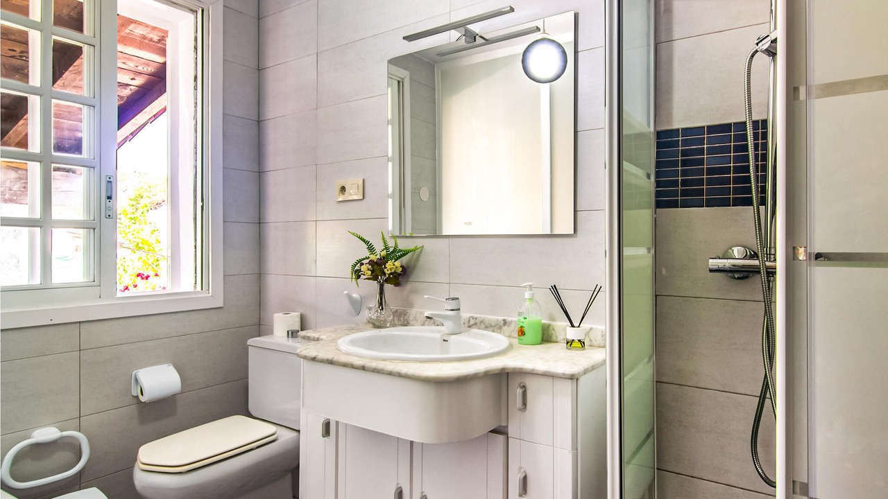 Photo of Bathroom in A Peroxa