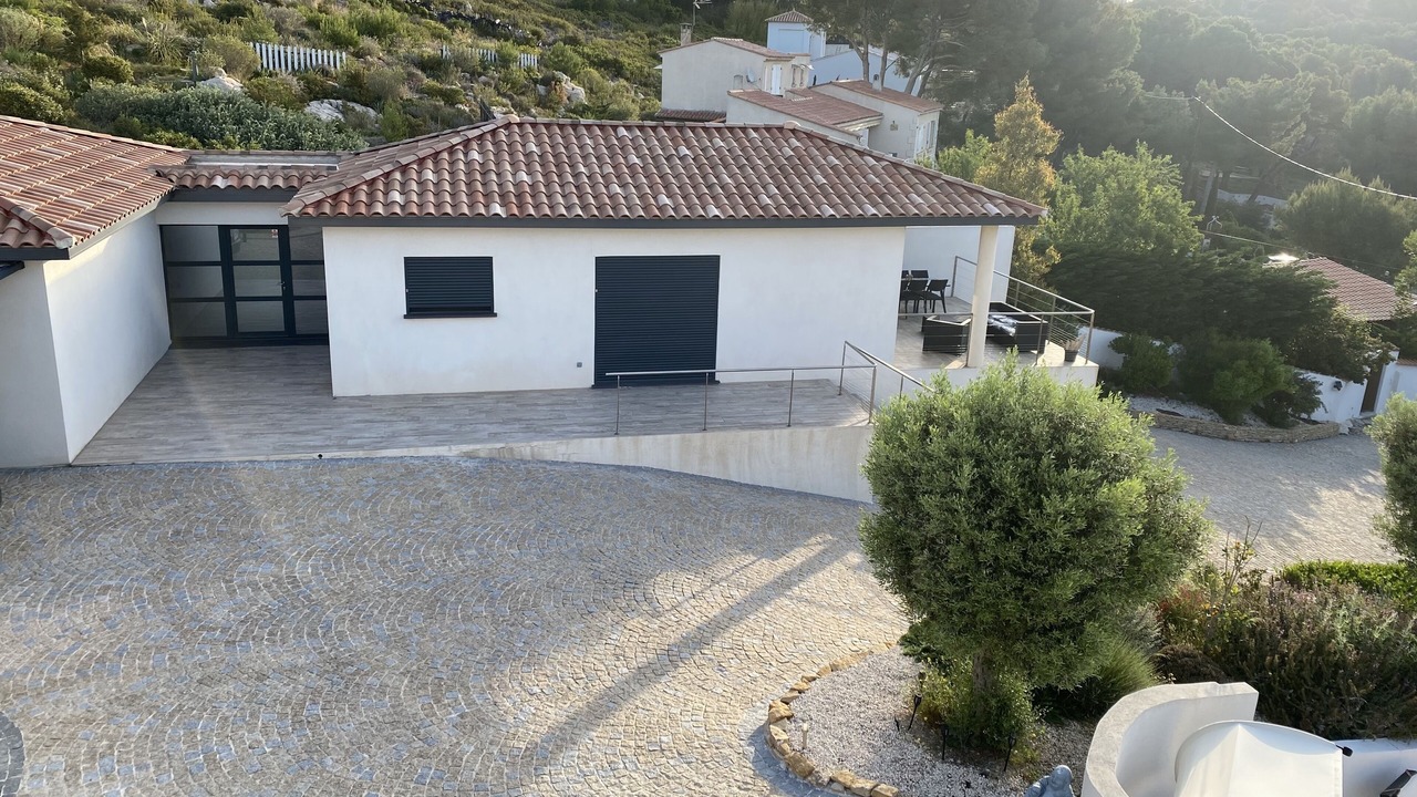 Photo of Outdoor in Ensues-la-Redonne