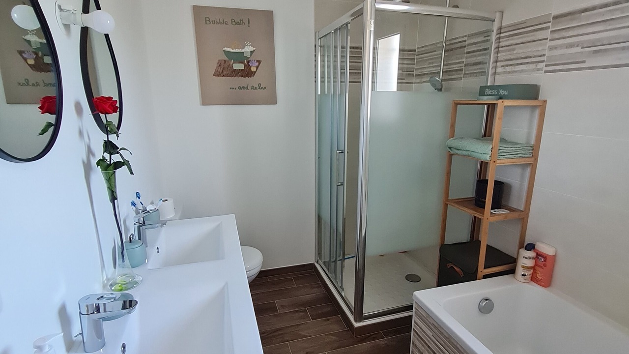 Photo of Bathroom in Chateauneuf-de-Gadagne