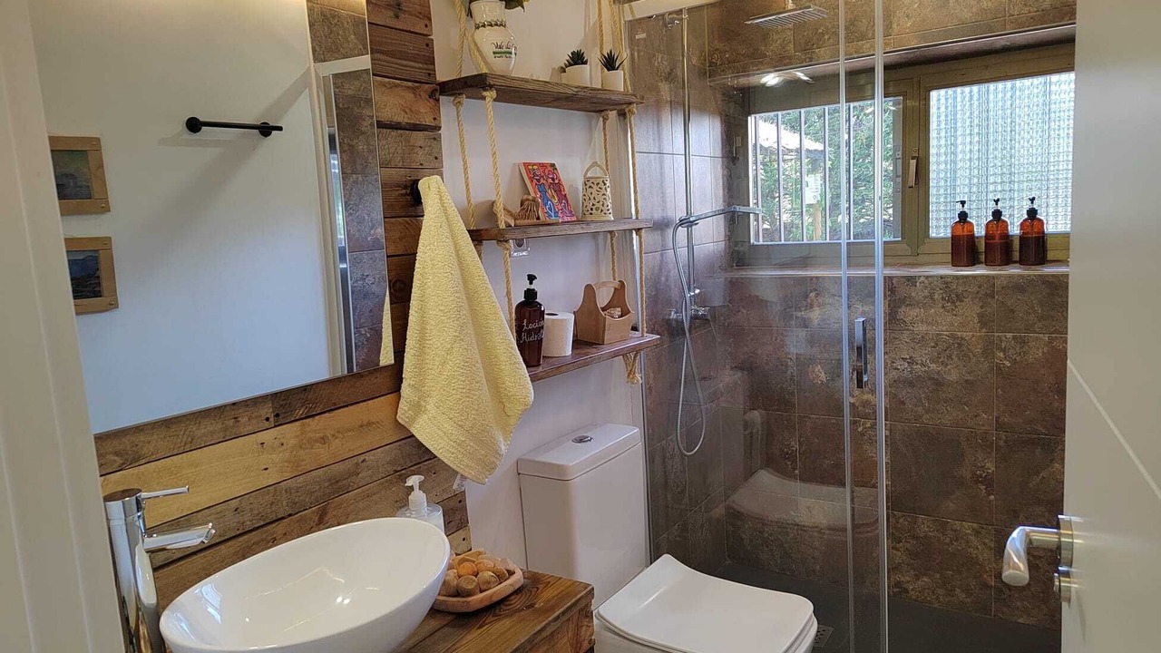 Photo of Bathroom in Los Angeles de San Rafael