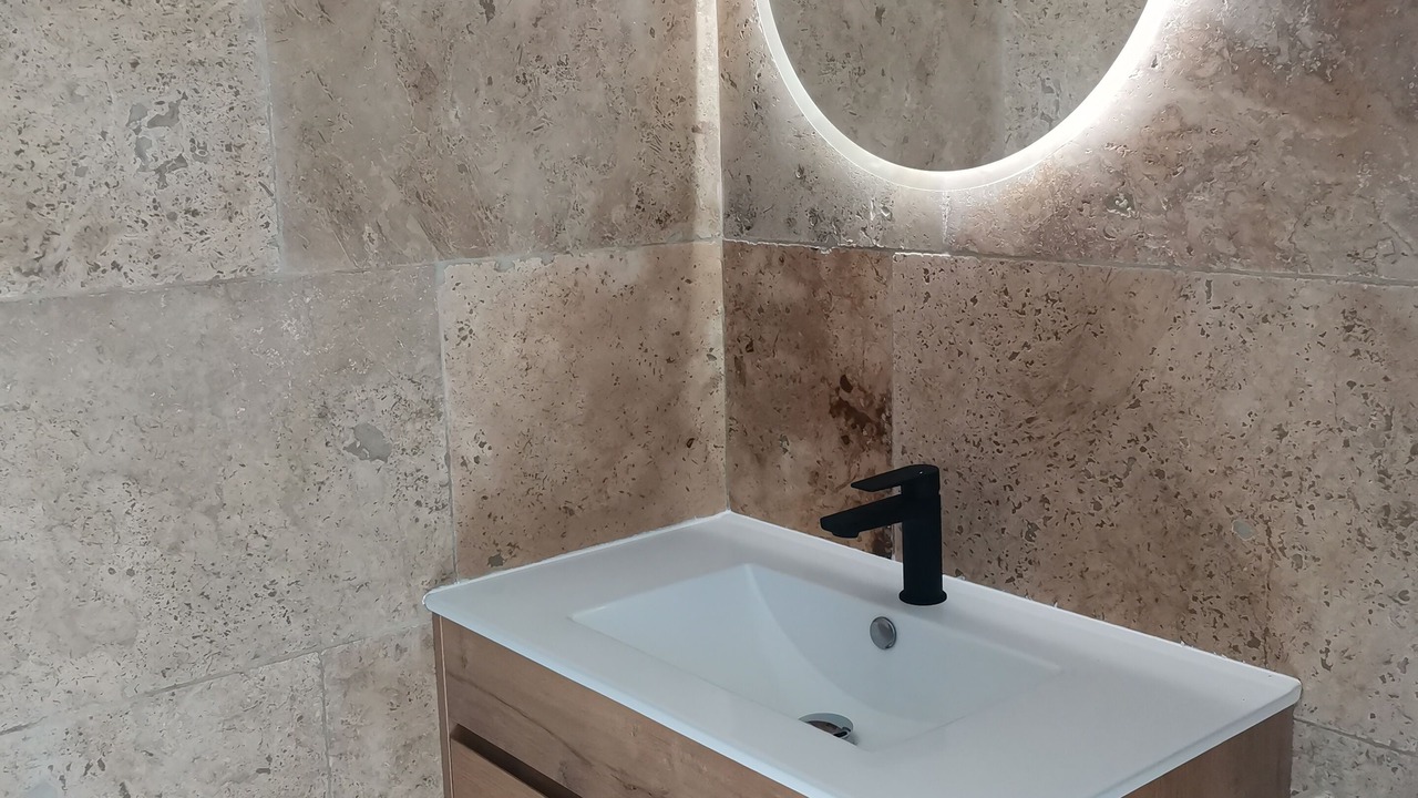 Photo of Bathroom in Courry