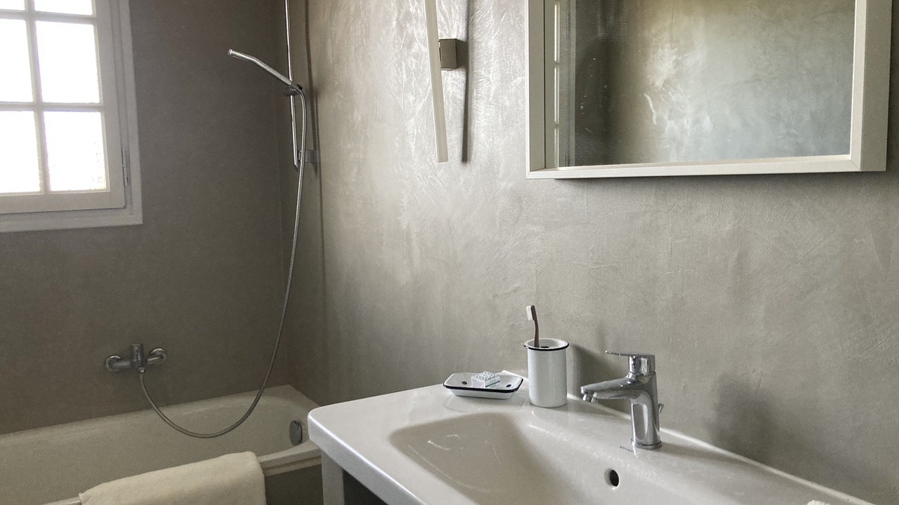 Photo of Bathroom in Saint-Maximin