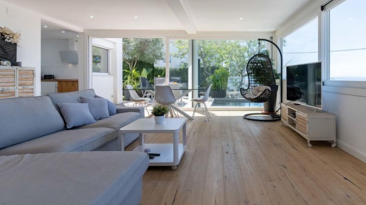 Photo of Livingroom in Roses Town Center