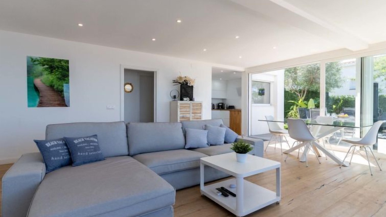 Photo of Livingroom in Roses Town Center