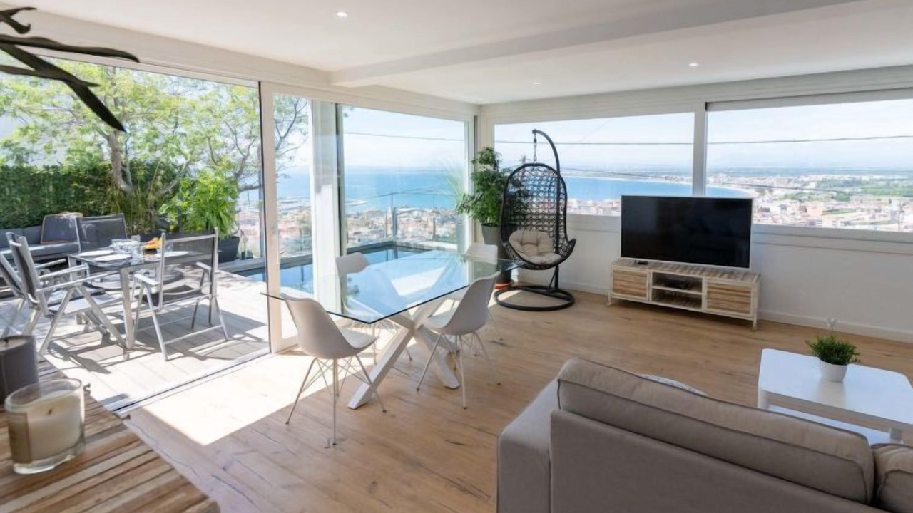 Photo of Livingroom in Roses Town Center