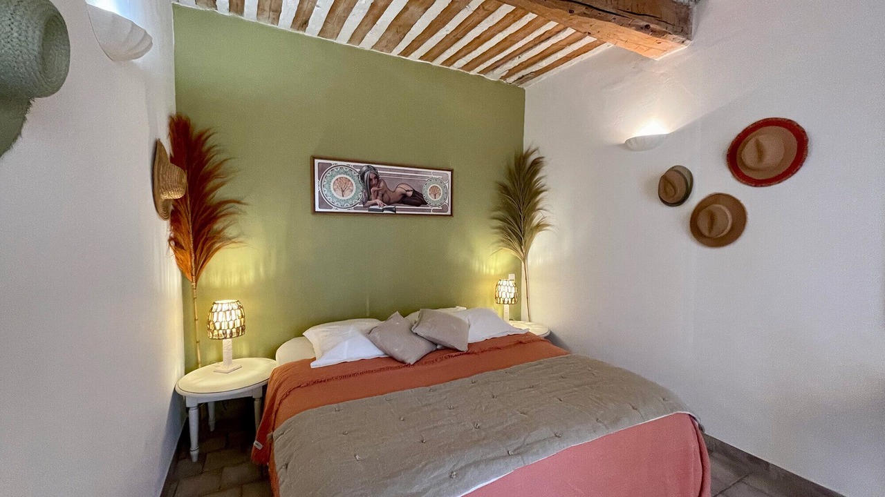 Photo of Bedroom in Chateauneuf-de-Gadagne