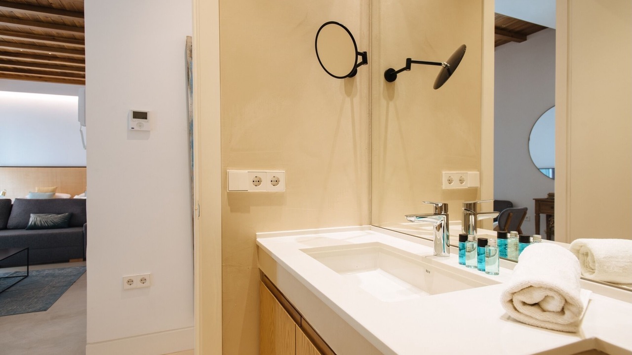 Photo of Bathroom in Feria