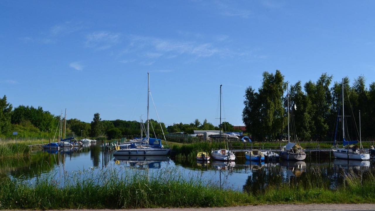 Photo of Others in Bentzin