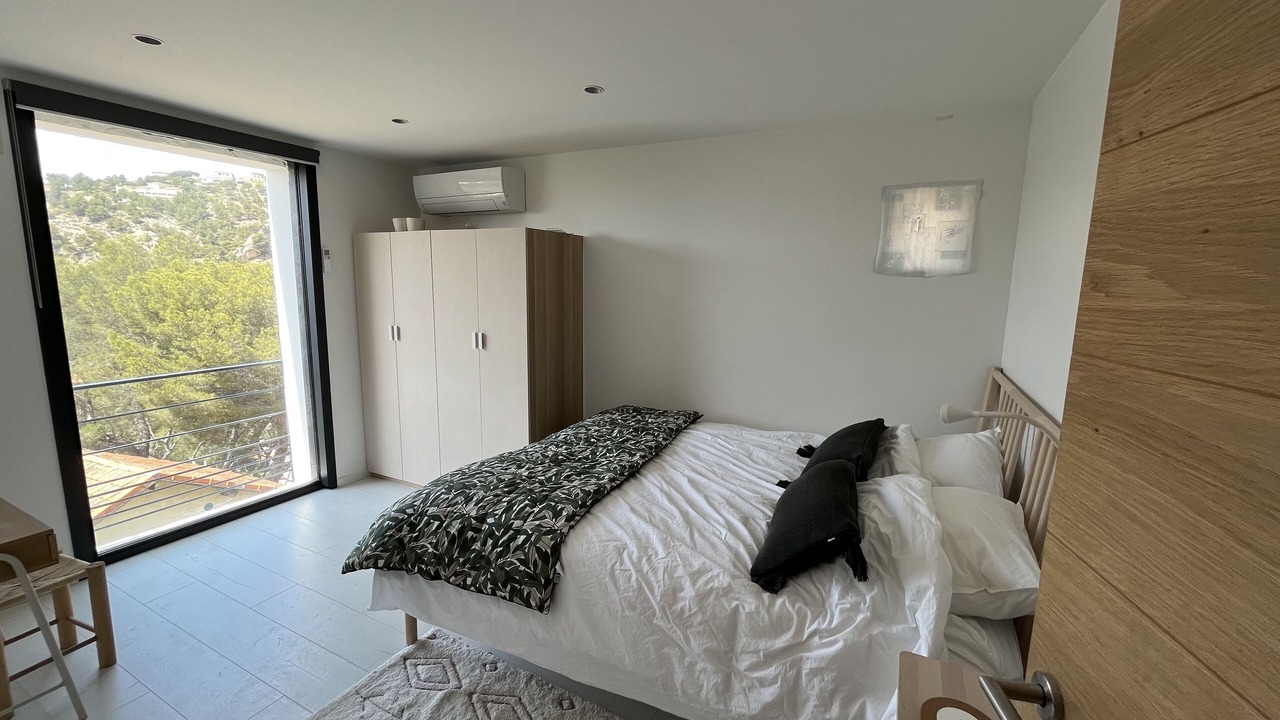 Photo of Bedroom in Ensues-la-Redonne