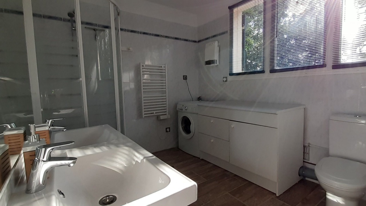 Photo of Bathroom in Meynes