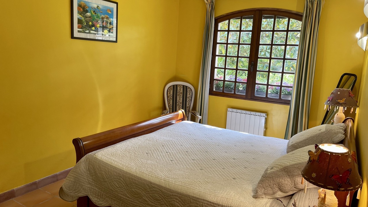 Photo of Bedroom in Simiane-Collongue