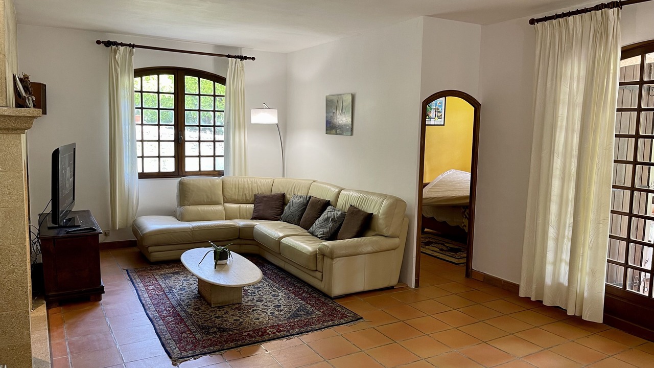 Photo of Livingroom in Simiane-Collongue