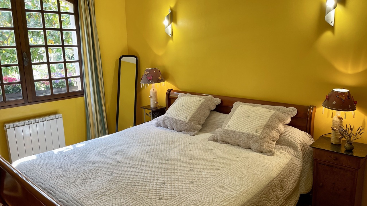 Photo of Bedroom in Simiane-Collongue