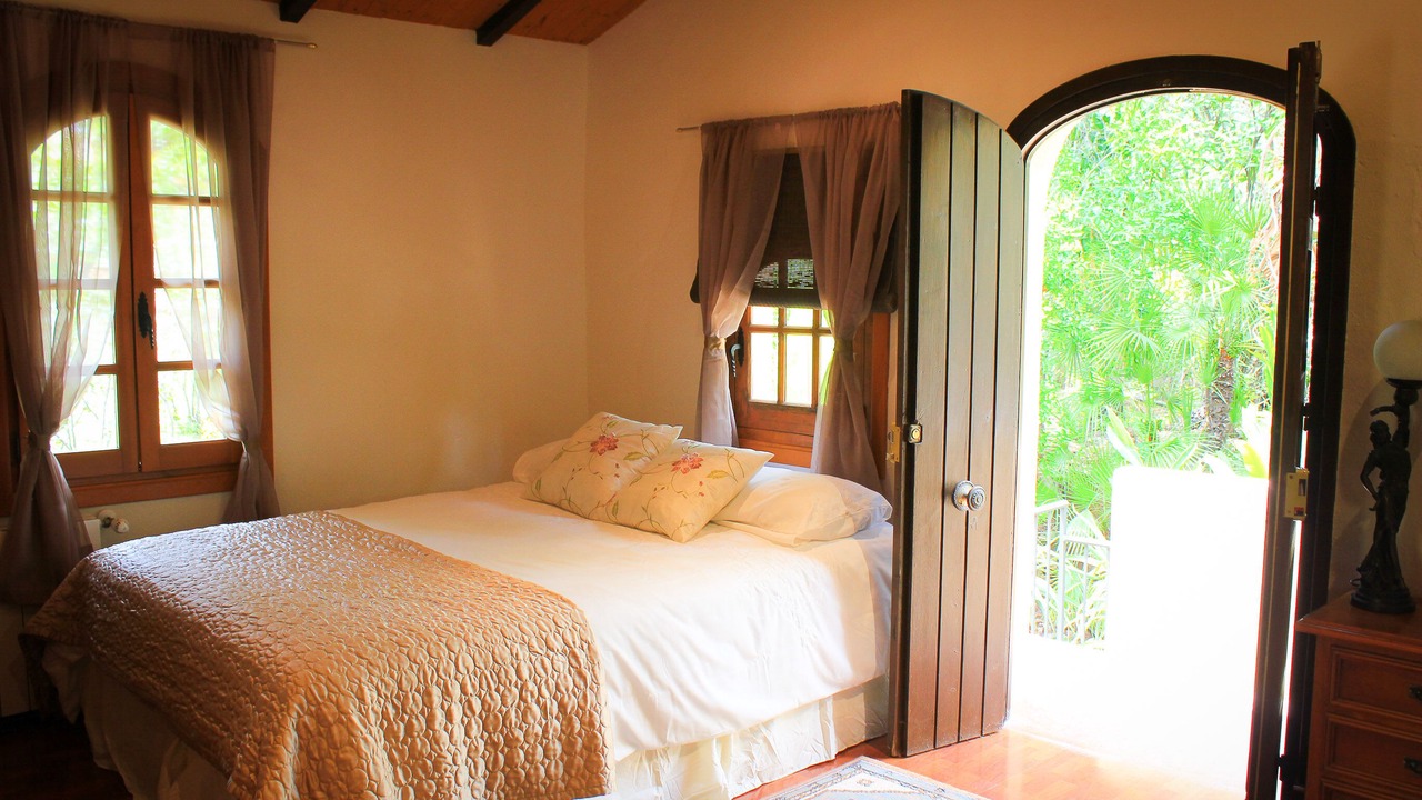 Photo of Bedroom in Coin