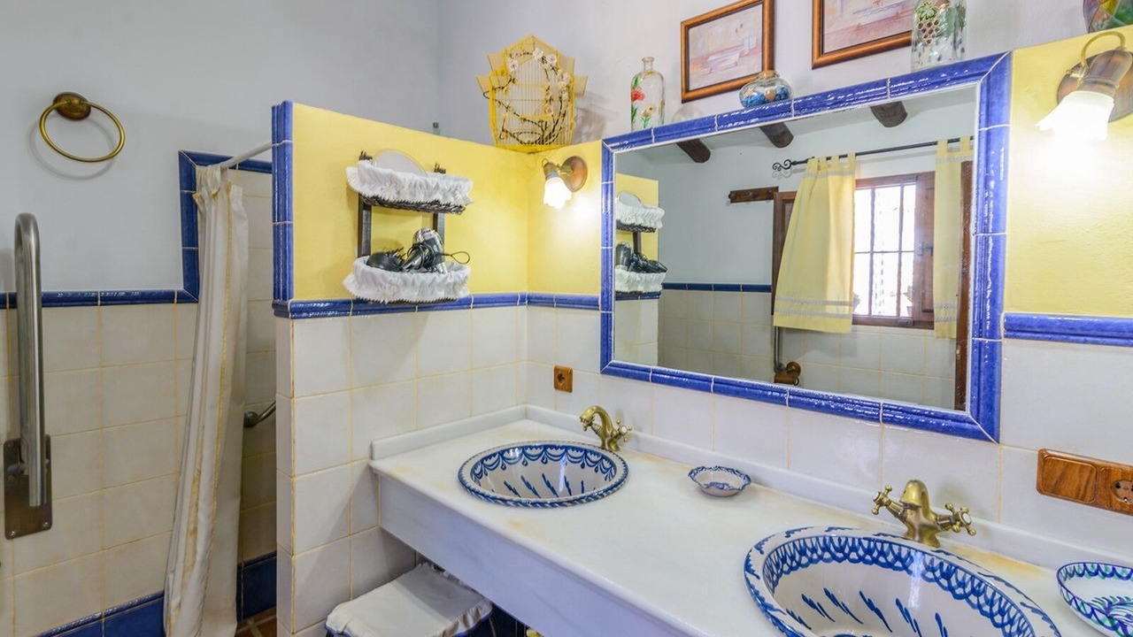Photo of Bathroom in Carcabuey
