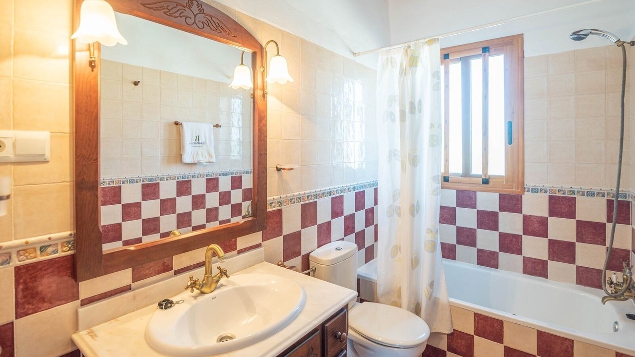 Photo of Bathroom in Benamargosa