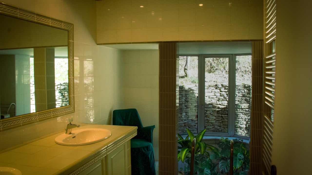 Photo of Bathroom in Menerbes