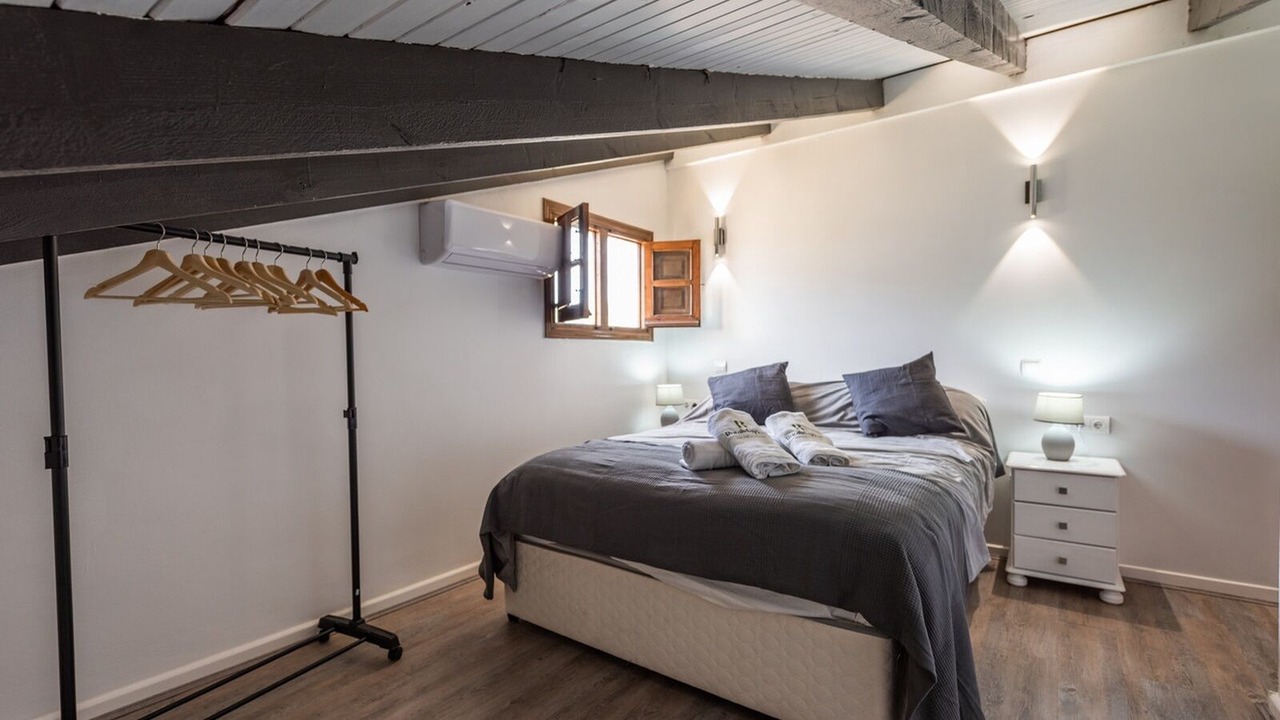 Photo of Bedroom in Coin