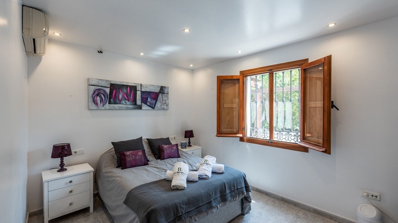 Photo of Bedroom in Coin