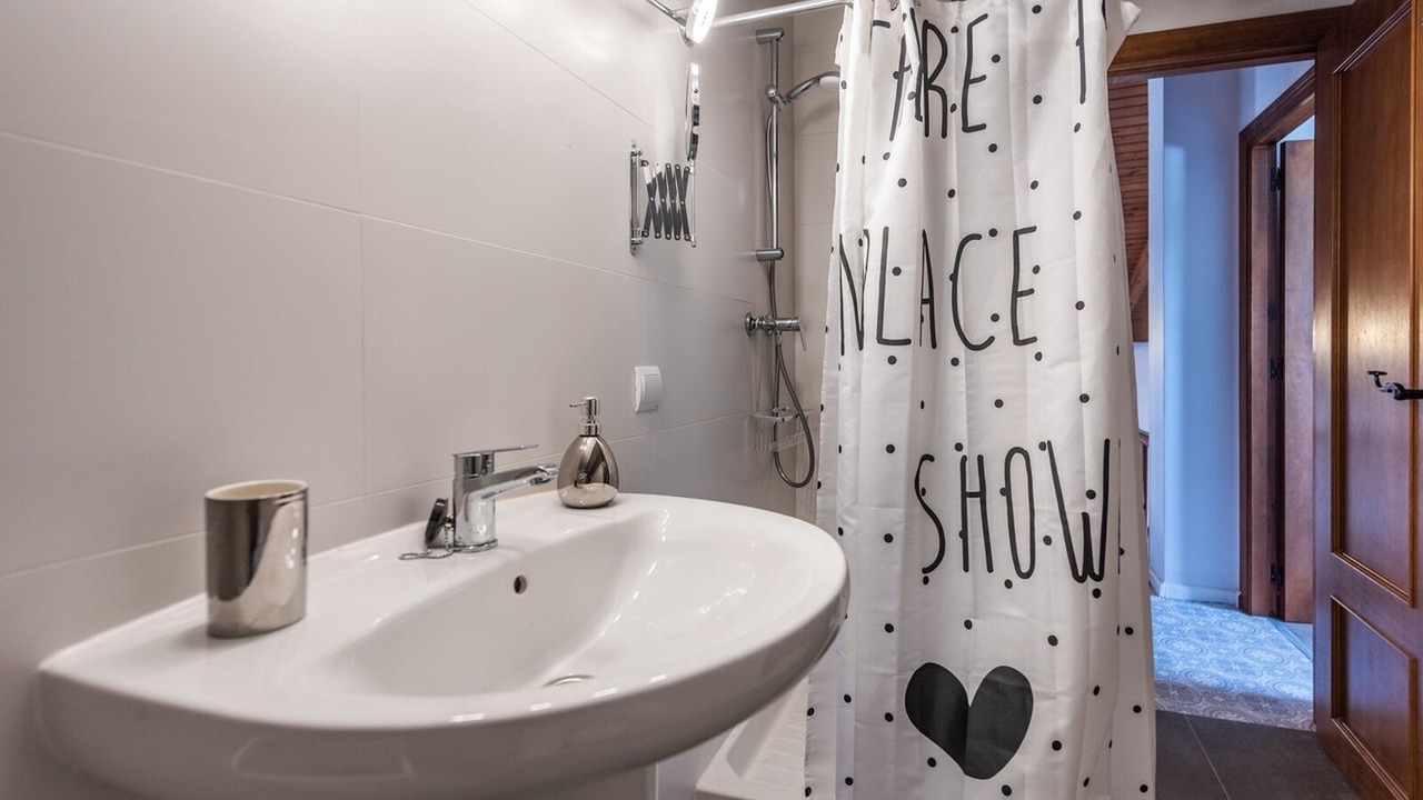Photo of Bathroom in Coin