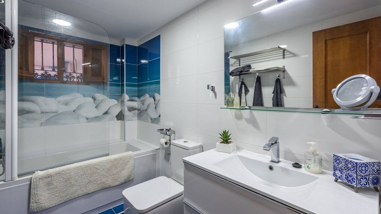 Photo of Bathroom in Coin