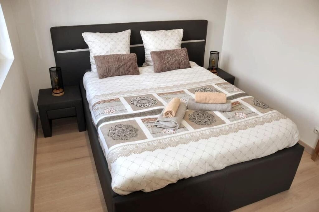 Photo of Bedroom in Lens