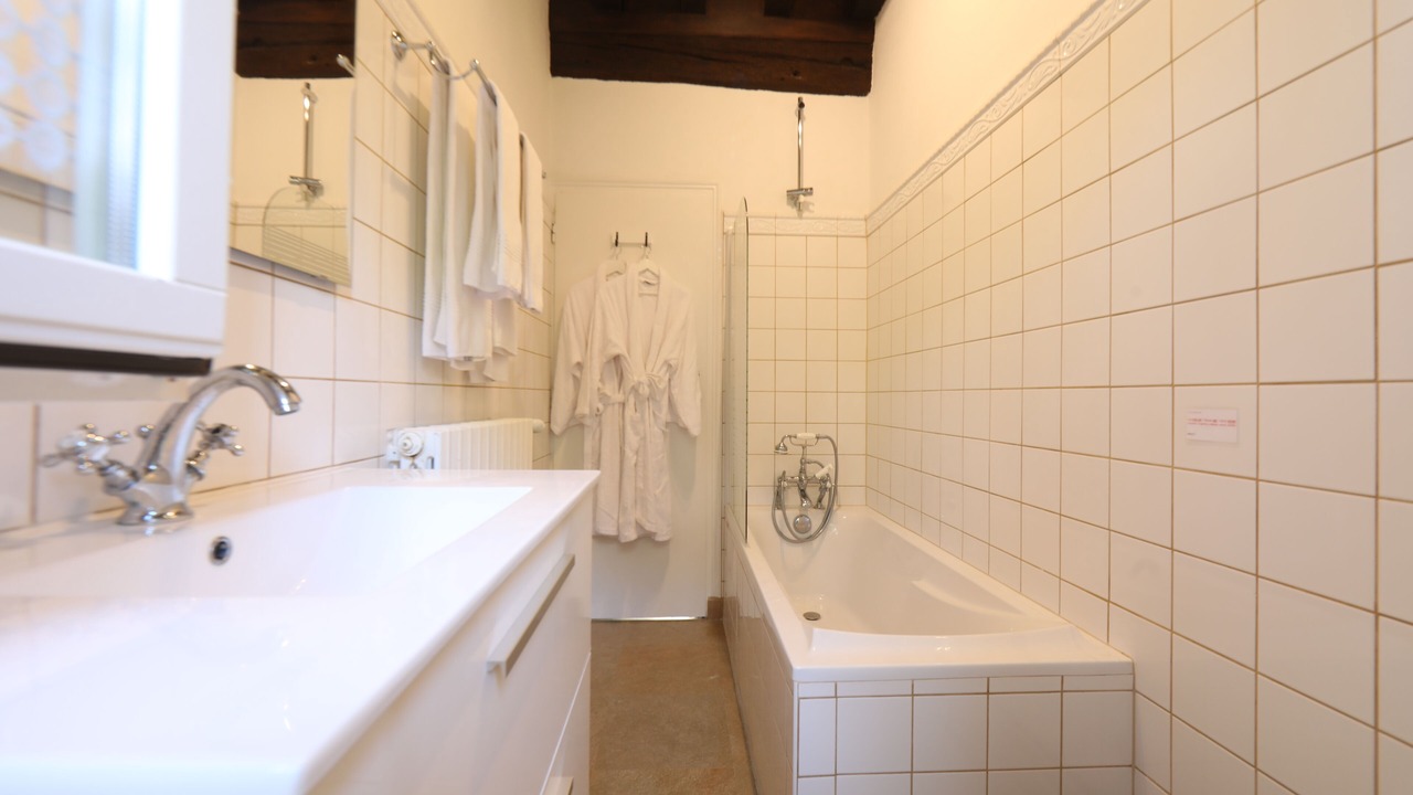 Photo of Bathroom in Montbellet