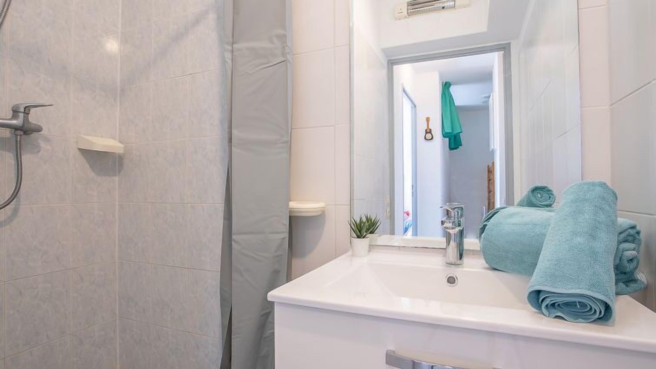 Photo of Bathroom in Le Grau-Du-Roi