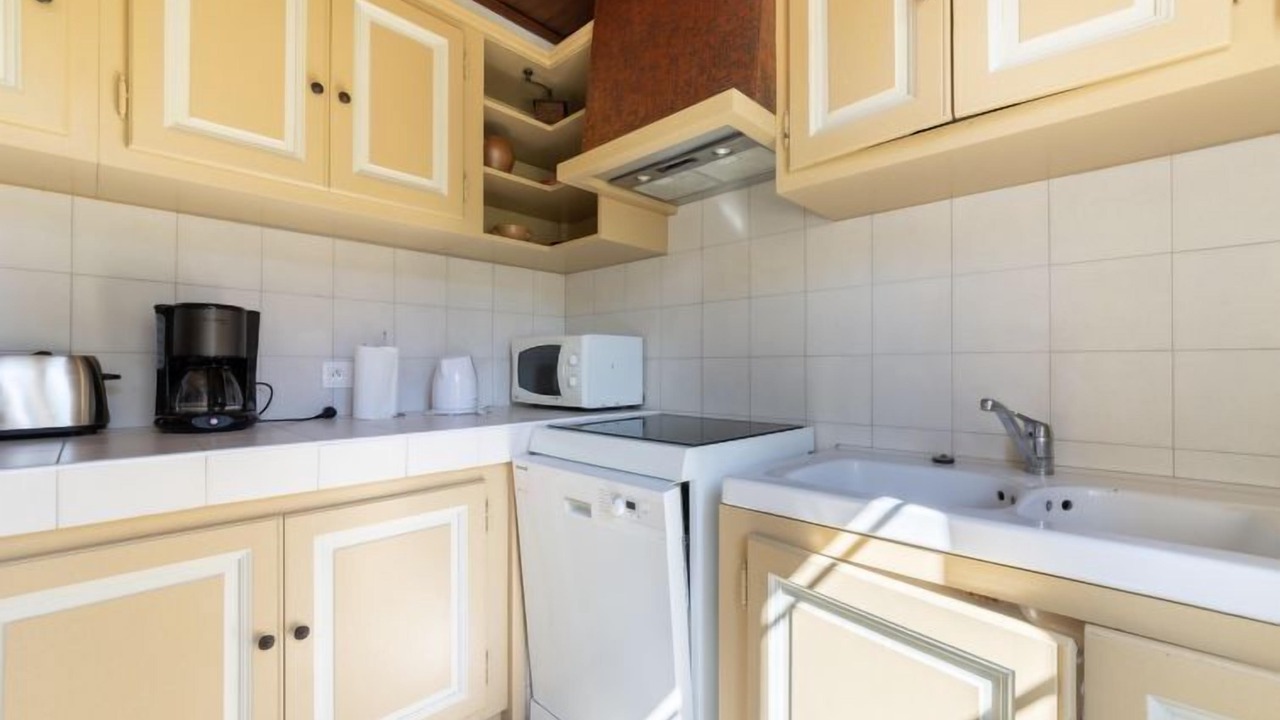 Photo of Bedroom in Noves