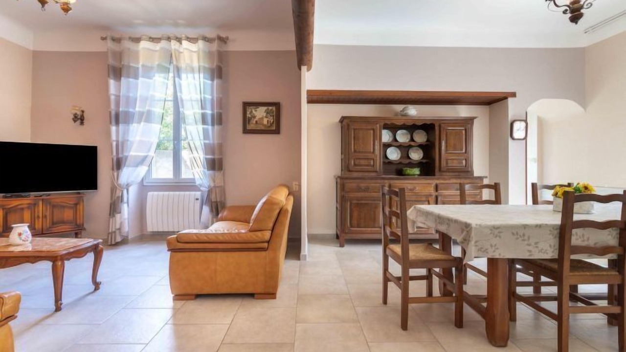 Photo of Bedroom in Noves