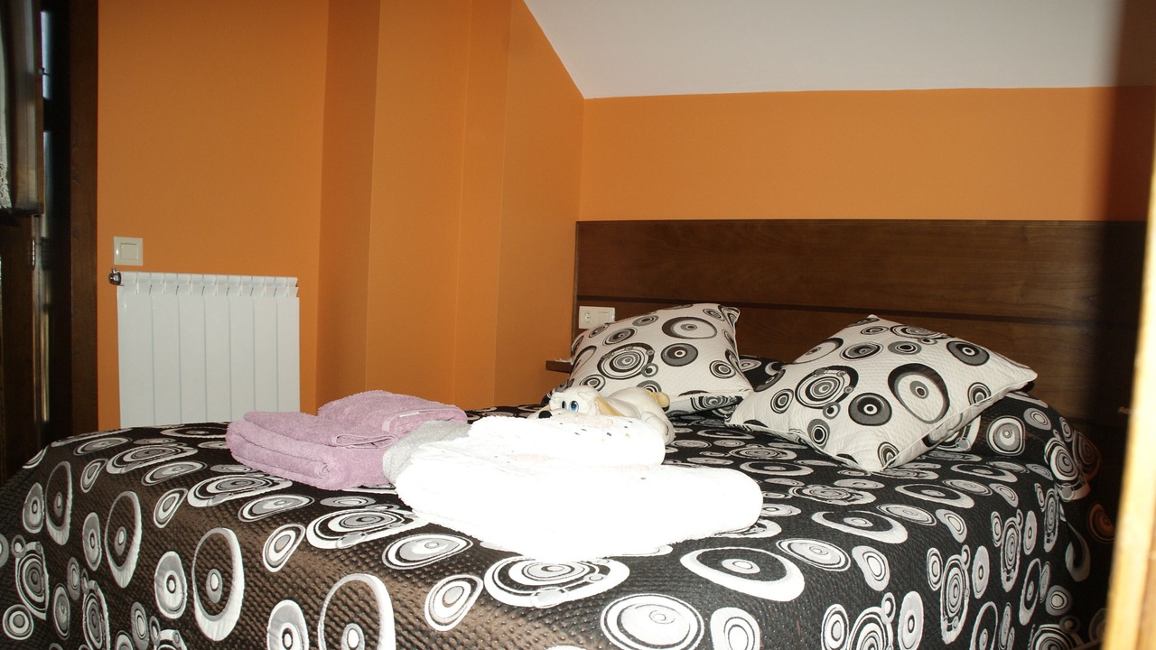 Photo of Bedroom in Santa Cruz de los Cuerragos