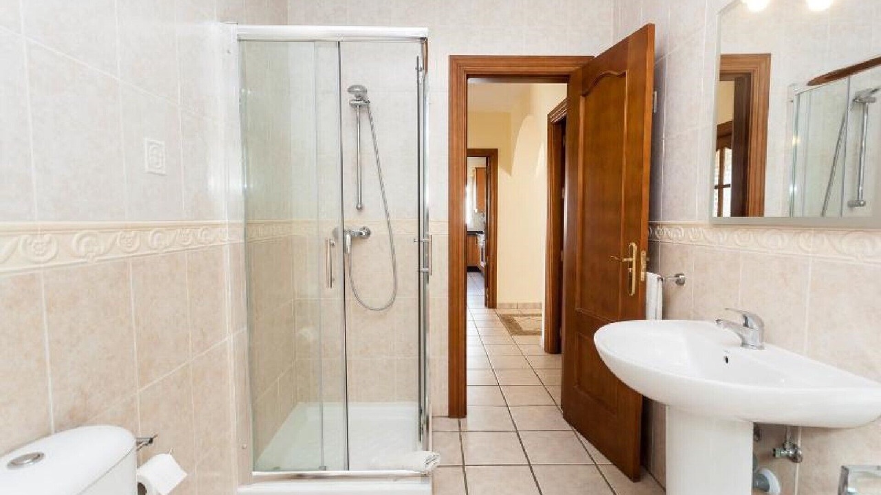 Photo of Bathroom in Coin