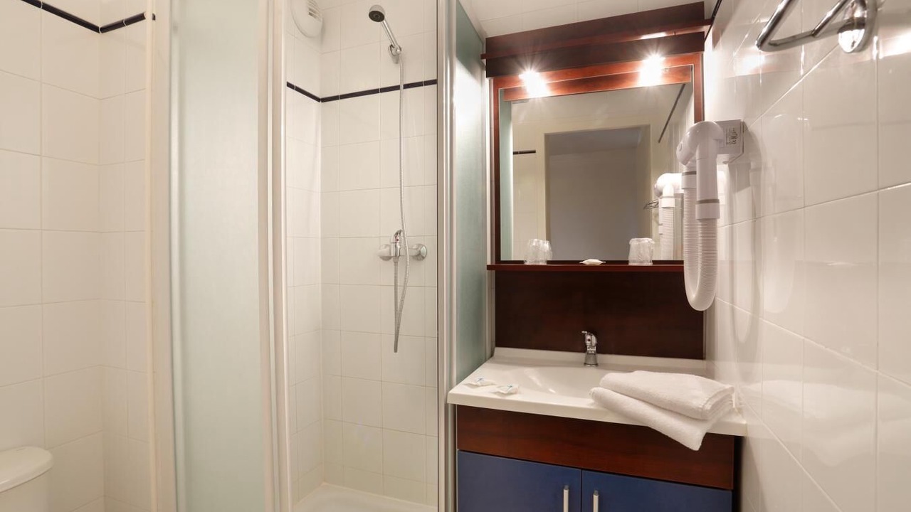 Photo of Bathroom in Pyrenees 2000