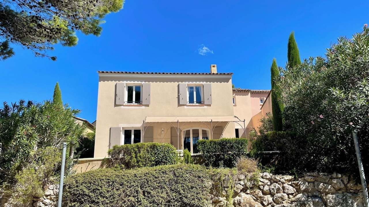 Photo of Outdoor in Pont Royal