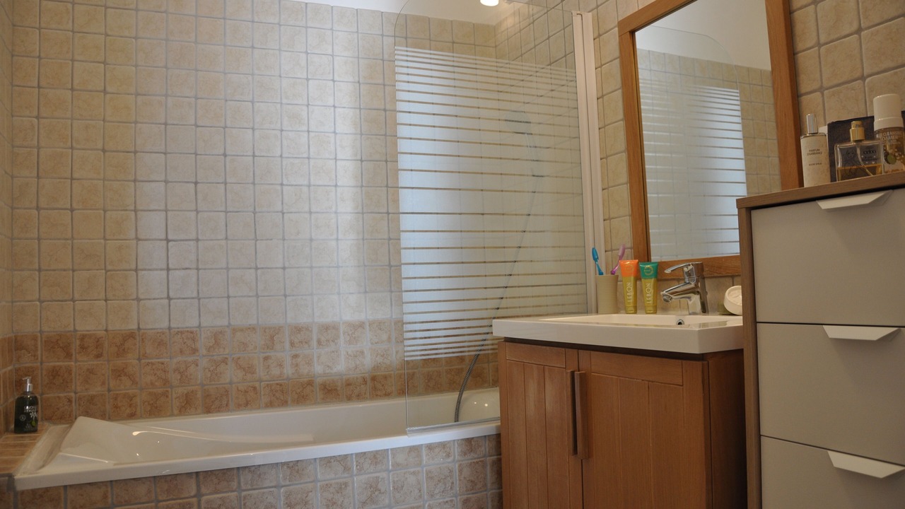 Photo of Bathroom in Arles City Centre