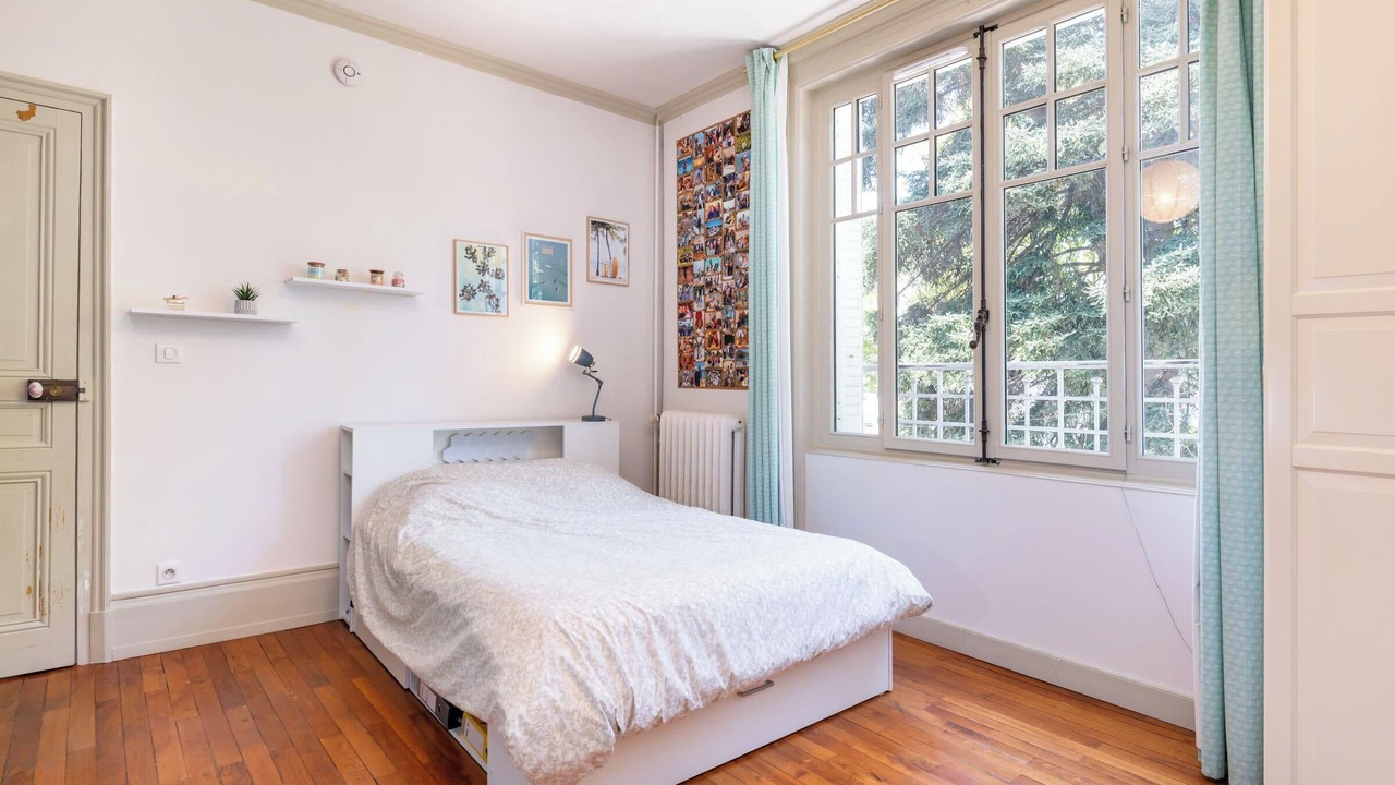 Photo of Bedroom in Tassin-la-Demi-Lune
