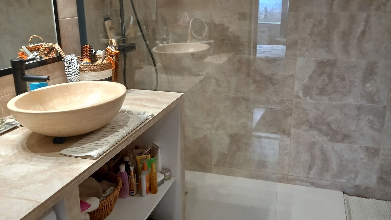 Photo of Bathroom in Couronne Urbaine