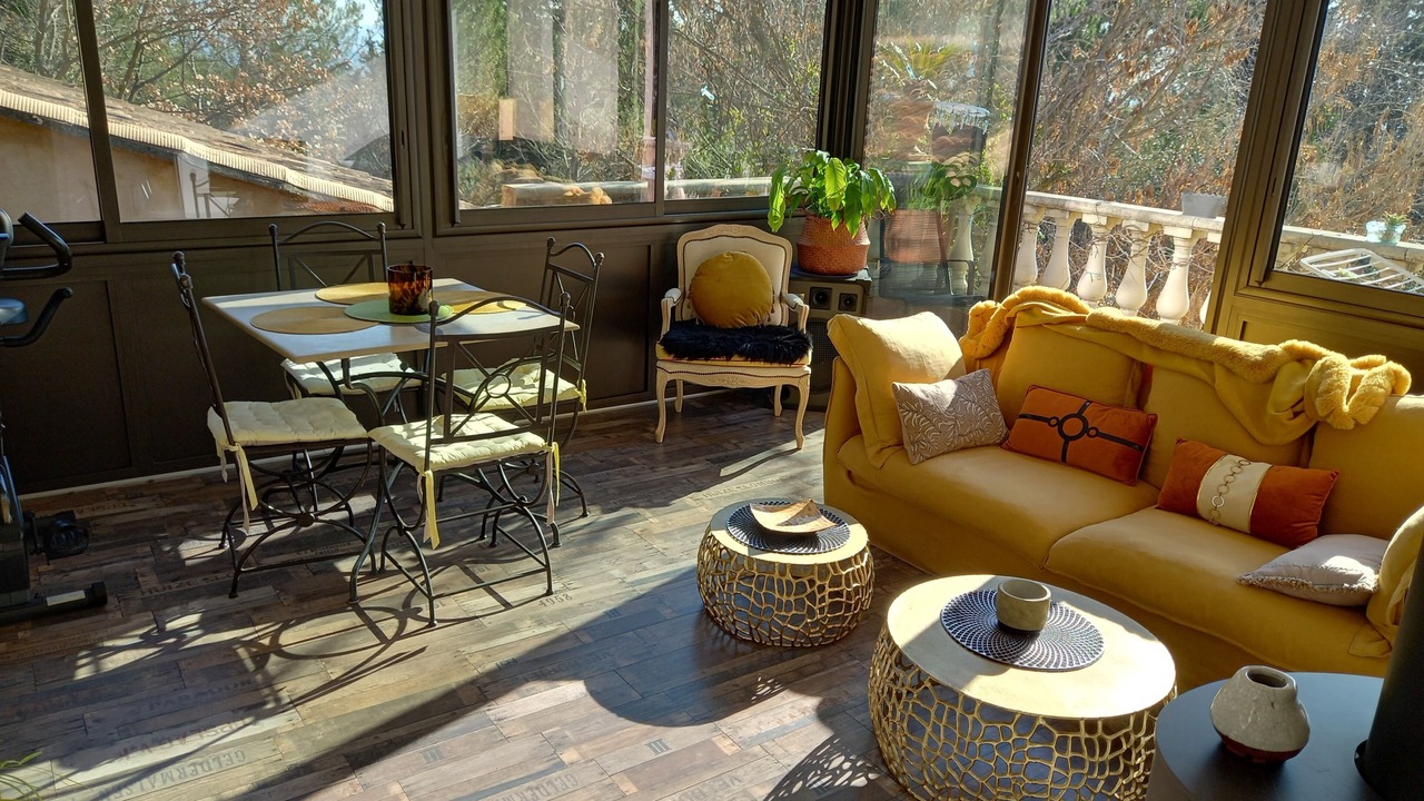 Photo of Livingroom in Couronne Urbaine