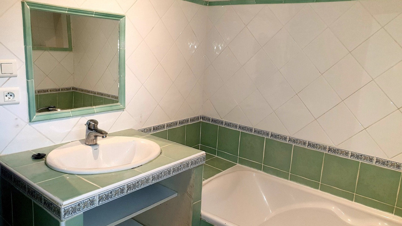 Photo of Bathroom in Arles
