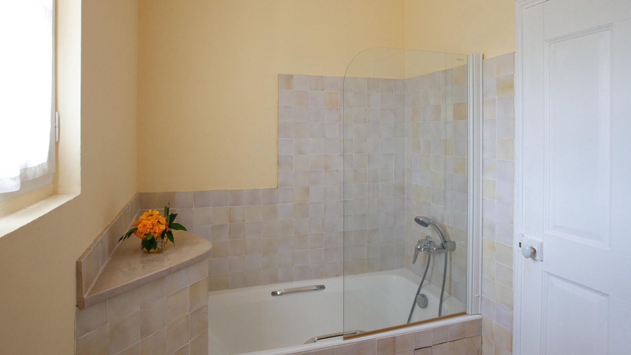 Photo of Bathroom in Rustrel