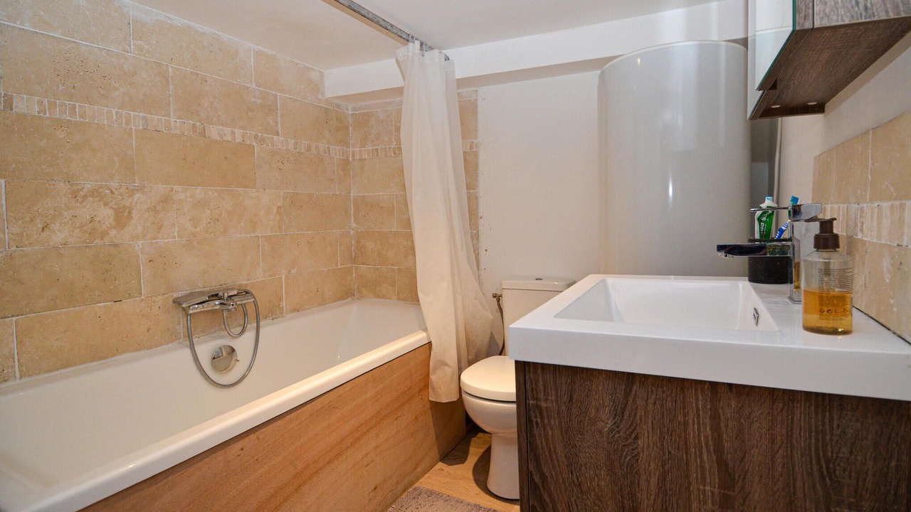 Photo of Bathroom in Pujaut